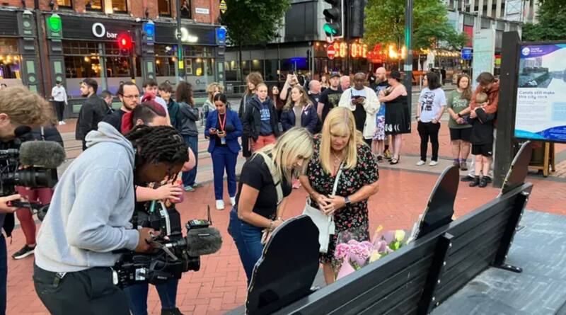 dejaron flores en Birmigham en honor a Ozzy Osbourne.