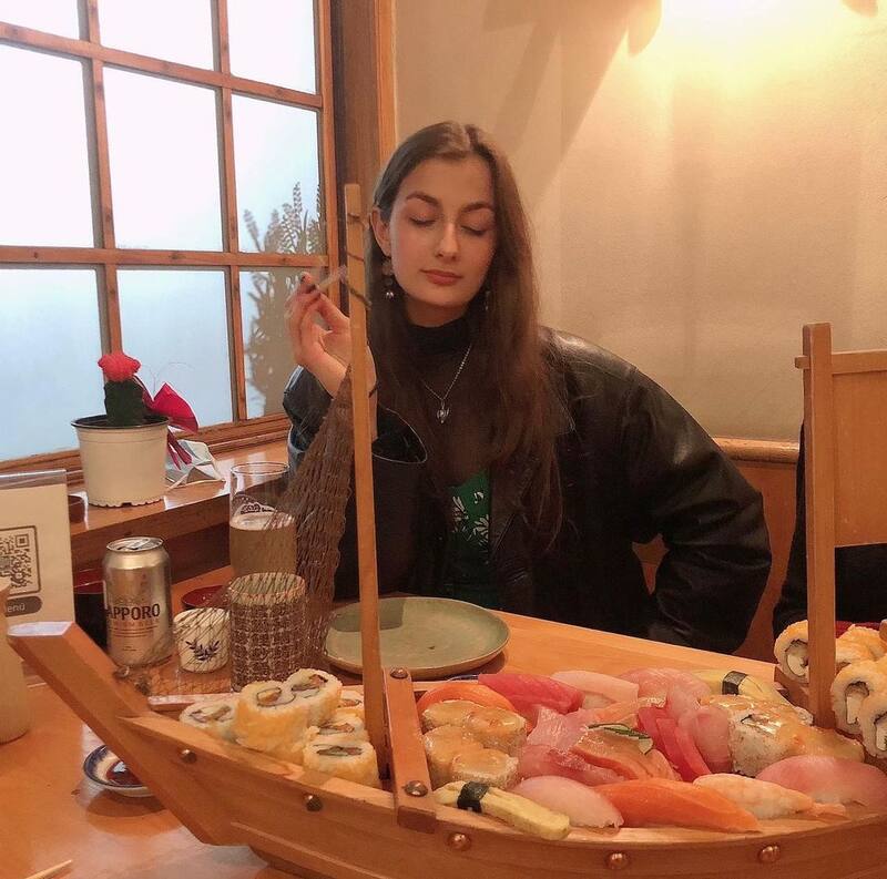 es la hija de Celine Reymond.