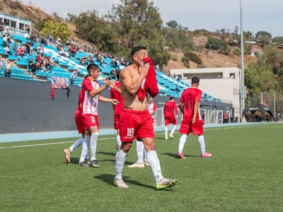 Deportes Linares gana y es líder con Puerto Montt: así va la Tabla de Posiciones de Segunda División