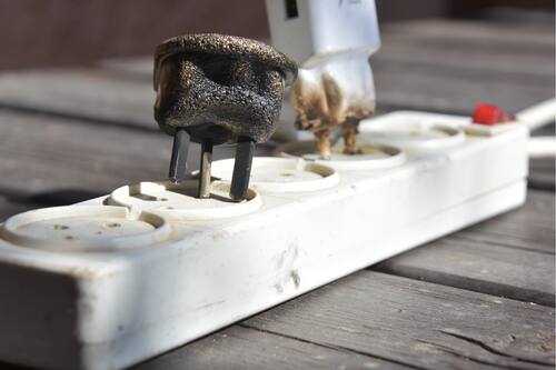 Enchufar artefactos de alto consumo puede ser peligroso.