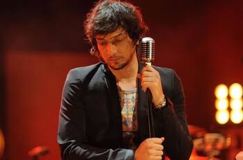 Eliminan cuenta de Twitter de León Larregui, líder de la banda mexicana Zoé, por ser anti-vacuna