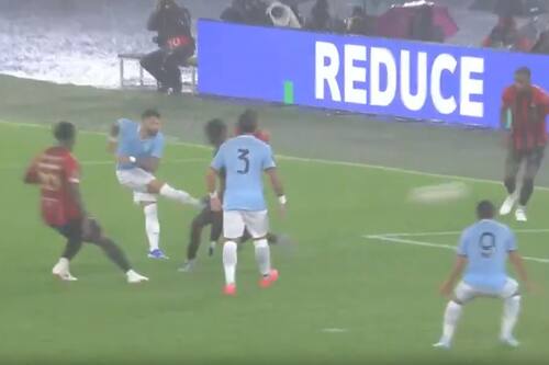 VIDEOS | Este jugador no tuvo oportunidades en la U y la rompió con un doblete en Europa League