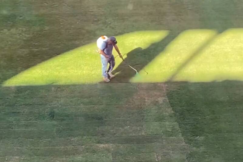 La cancha del Estadio Nelson Oyarzún fue resembrada.