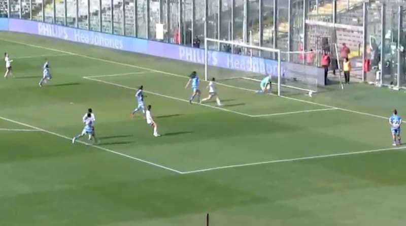 El autogol de la U que marcó la derrota por 2-0 ante Colo Colo. Foto: Aton.