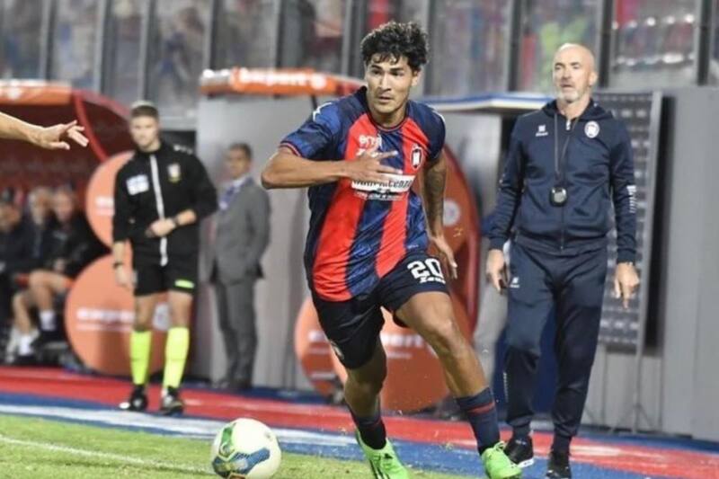 Luis Rojas en el Crotone.