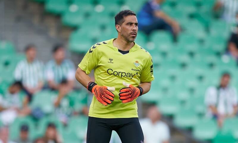Claudio Bravo fue titular en el empate de Real Betis y Sevilla. Foto: Prensa Betis.