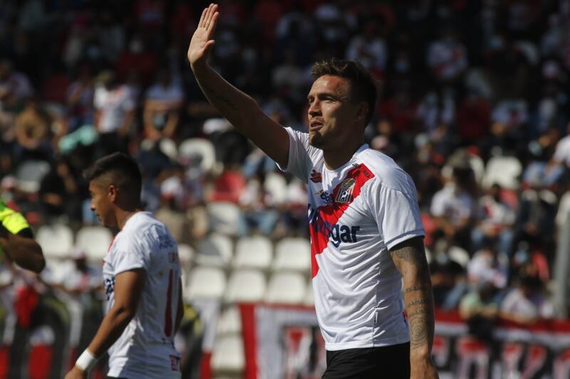 Matías Cahais, defensor de Curicó Unido. Foto: Agencia Aton.
