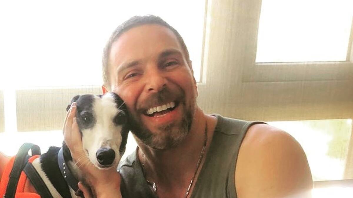 "Eres igual a Freddy Mercury": José Antonio Neme sorprendió con accidental nuevo look en "Mucho Gusto"