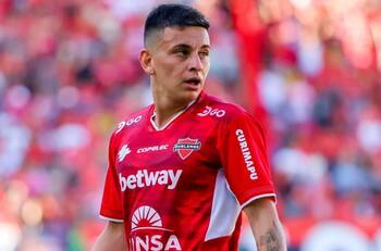 "A Pablo Aránguiz hay que dejarlo jugar en Ñublense, libre, sin decirle nada"