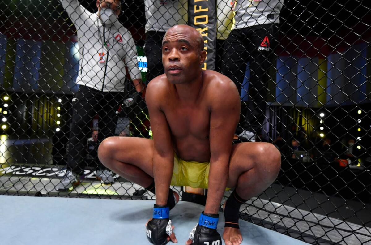 No pudo celebrar: Anderson Silva se retiró de la UFC con una derrota ante Uriah Hall