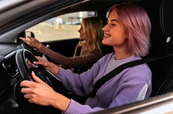 Amikasa, el servicio de traslado por y para mujeres en la RM: ¿Cómo funciona y qué comunas abarca?