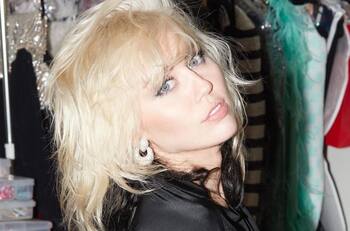 FOTOS| Con vista al mar y dos pisos: Así es la nueva mansión de Miley Cyrus en Malibú avaluada en 7 millones de dólares