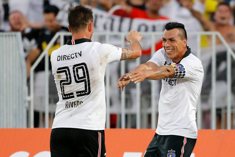 junto a Esteban Paredes en su paso por Colo Colo en 2017. Foto: Aton.