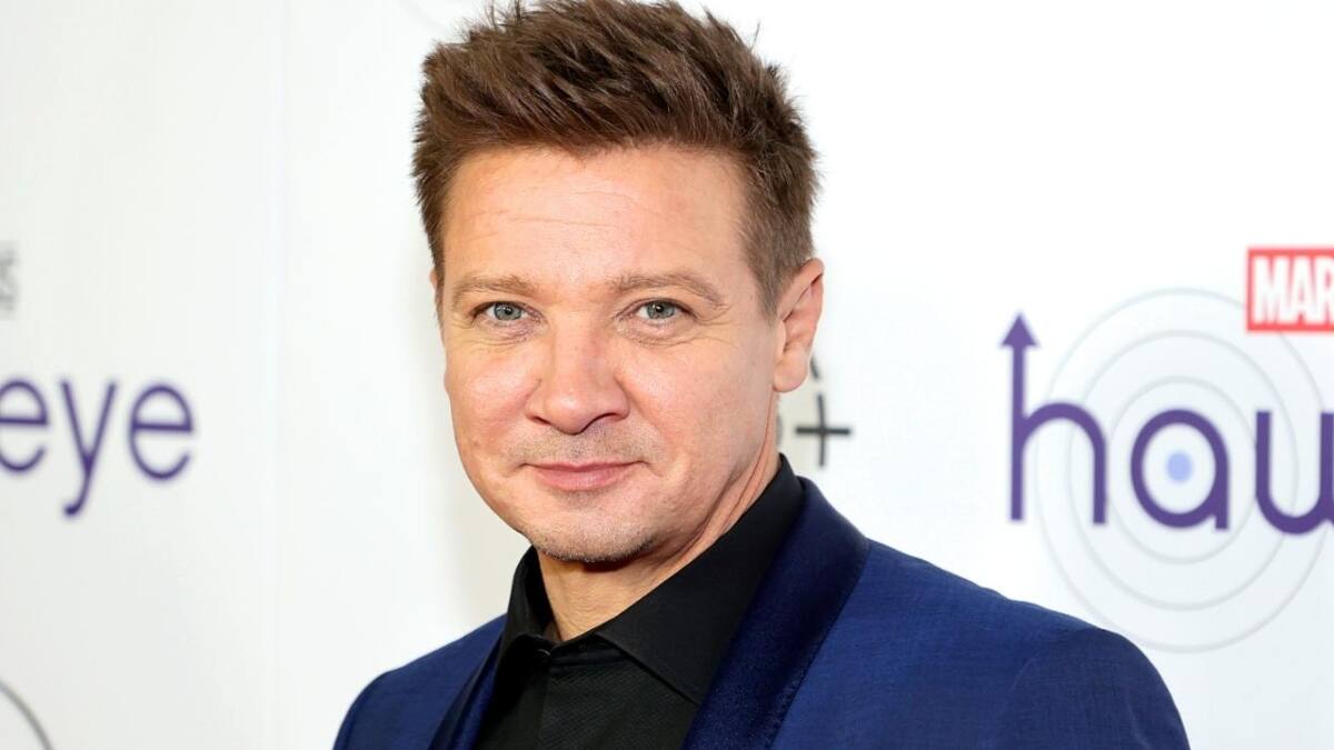 Jeremy Renner es dado de alta tras sufrir graves lesiones en accidente en la nieve