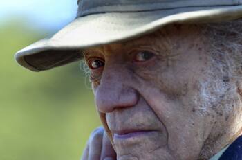 Fundación Nicanor Parra por dichos de Cox: "Si bien estaba con una excelente lucidez, no estaba en condiciones de trabajar"