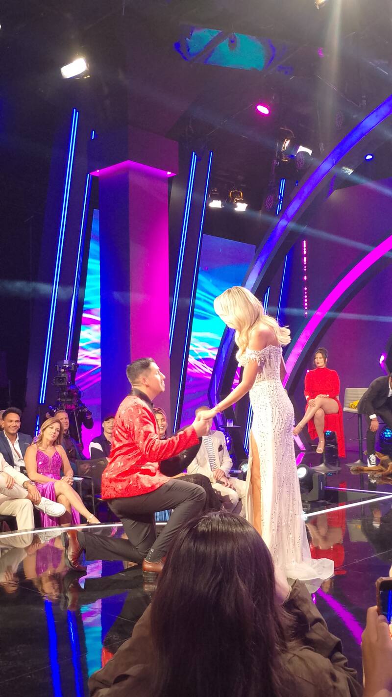 Waldo Villarroel y Camila Andrade Protagonizaron romántico momento en "Gran Hermano".