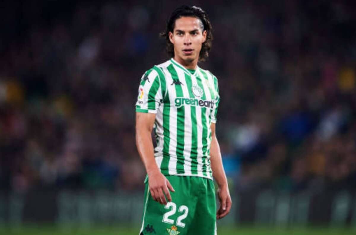 ¡Malas noticias! Compañero de Claudio Bravo en Betis podría dar positivo por COVID-19