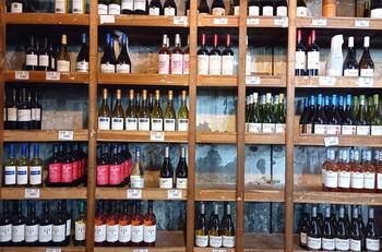 Rematarán más de 12 mil licores por Internet: ¿Cuándo se hará la subasta y cómo participar?