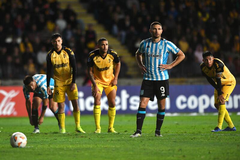 ¿Volverá la U a la carga? El goleador argentino que puede dejar Racing. Foto: Aton.