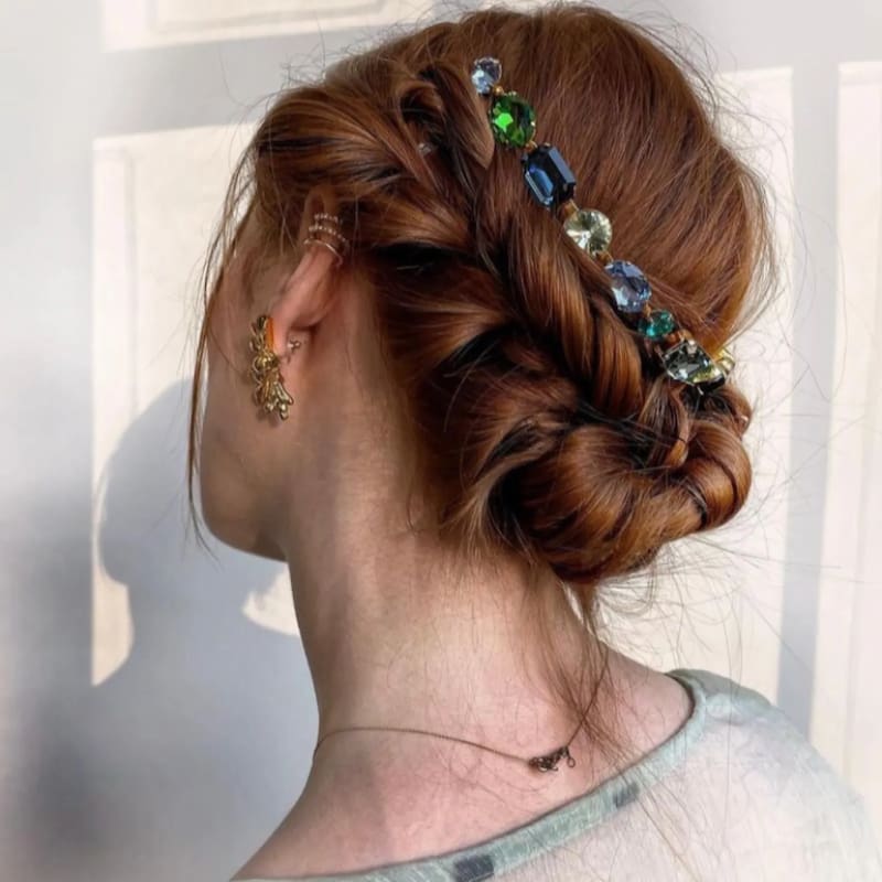 Este recogido con trenzas es muy elegante y fresco