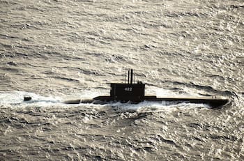 Desaparece submarino de Indonesia con 53 tripulantes: realizaba entrenamiento con torpedos