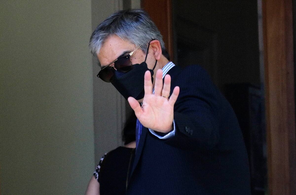 Mario Marcel tiene Covid-19 y no podrá reunirse con el gabinete de Gabriel Boric