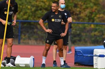 Alexis Sánchez entrenó hoy con Inter y puso en suspenso la gravedad de su lesión