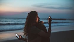 Todos creían que esta pareja de hijos de famosos había terminado, pero solo ocultaron su amor para protegerse