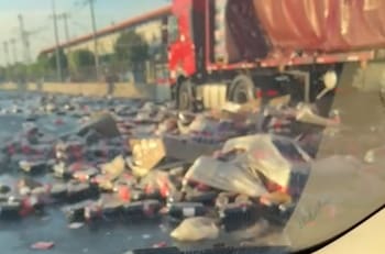 Ya se encuentran habilitadas todas las pistas en Ruta 5 en sector nudo de Quilicura tras la caída de carga de bebidas cola