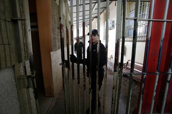 San Miguel: brote de Covid-19 obliga a imponer cuarentena preventiva en cárcel de mujeres