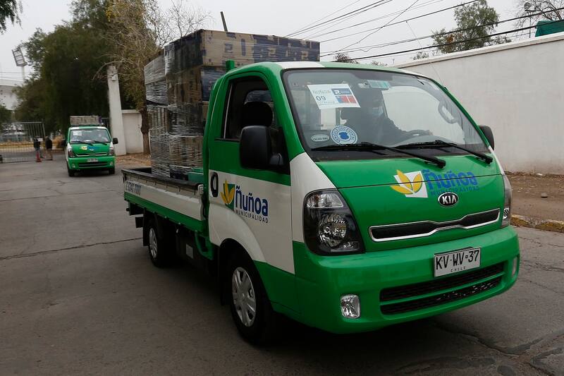 Santiago 28 Mayo 2020
Distribución de cajas de alimentos en la comuna de Ñuñoa por la pandemia de coronavirus.
Marcelo Hernandez/Aton Chile