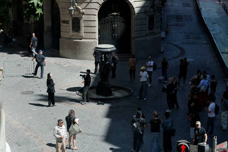 Las fotos de la cantante en Santiago Centro.