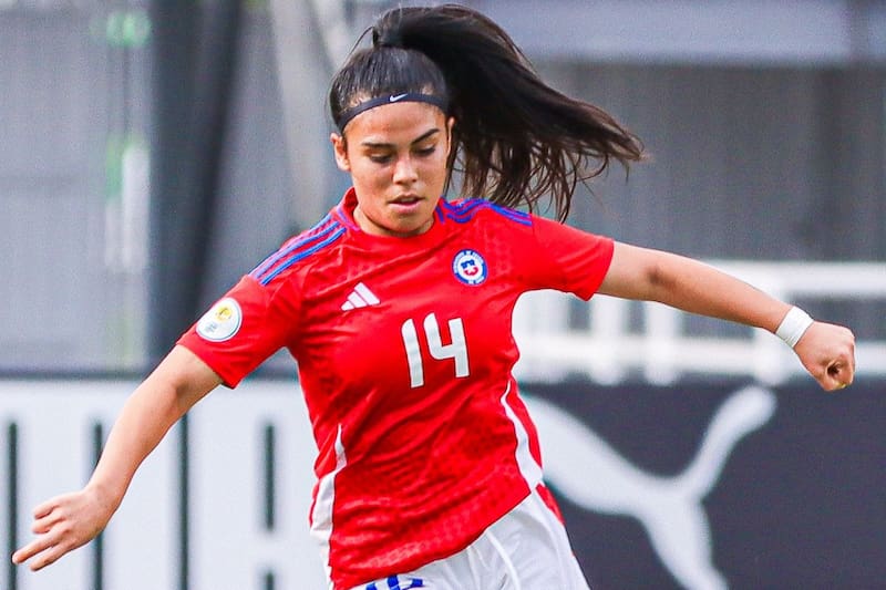 La escuadra de Vanessa Arauz juega ante Perú. Foto: Prensa Conmebol.