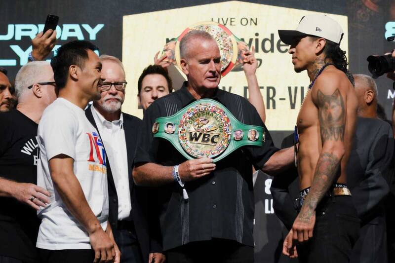 El careo antes de la gran pelea por el título.