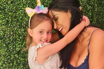 "No sabes surfear": Pamela Díaz disfrutó el día domingo en la playa junto a su hija Pascuala