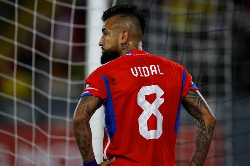 Arturo Vidal con la camiseta de La Roja.