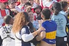 Insólita escena en el Mundial de Clubes: hincha de Boca aparece en partido de River y esto pasa