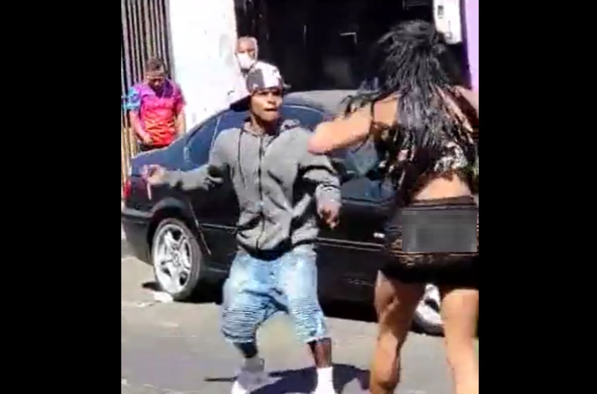 VIDEO | Impactante pelea en Iquique: Dos personas se enfrentaron con botella y cuchillo en mano