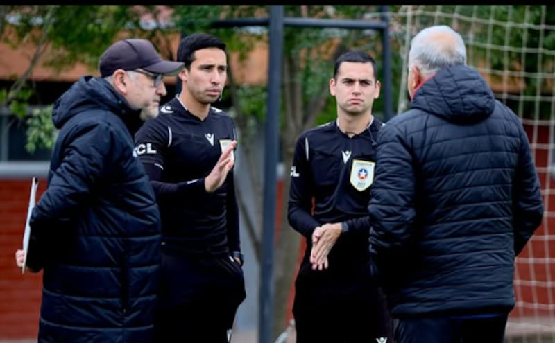 Esperando a Deportes Temuco, que finalmente no se presentó al partido por Copa Futuro. Foto: Ñublense.