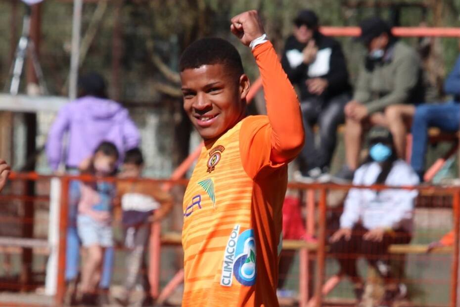 El futbolista de 19 años de edad quiere debutar con el primer equipo de Cobreloa.