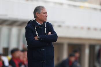 No jugarían en ninguna competencia: Ariel Holan ya tendría a sus dos primeros "cortados" en la UC