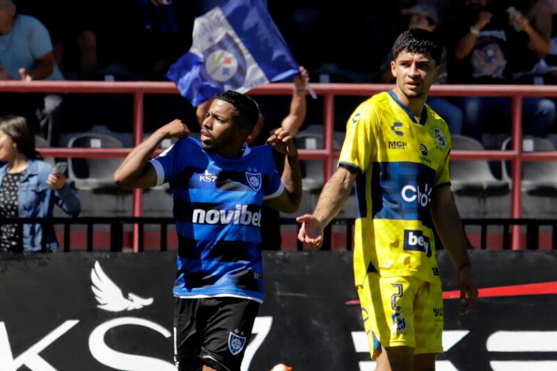 Huachipato se dio un festín ante Everton en el Estadio CAP Acero de Talcahuano.