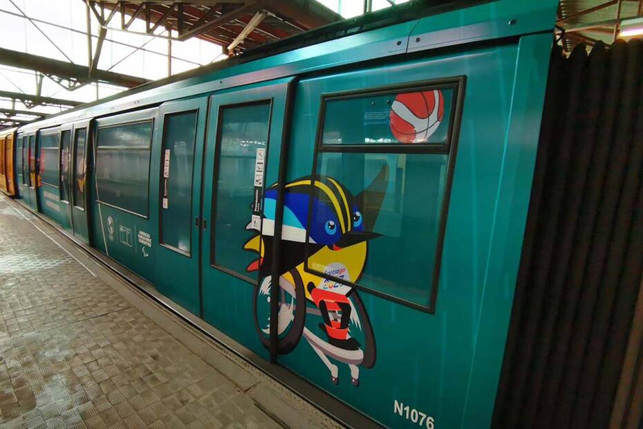 Las unidades del Metro también tienen a la mascota de los Juegos Panamericanos 2023. Créditos: Metro de Santiago