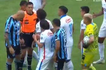 VIDEO | Duró 10 minutos: Así fue la expulsión de Iván Morales en el partido entre Cruz Azul y Querétaro