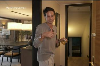 Cristián Preece, el decorador de los famosos, mostró su gran y lujoso departamento en “La divina comida”