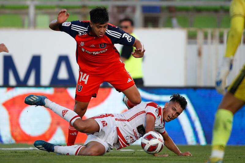 Se lo pelearon Colo Colo y la U y hoy renunció a su equipo de Primera División del fútbol chileno. Foto: Aton.