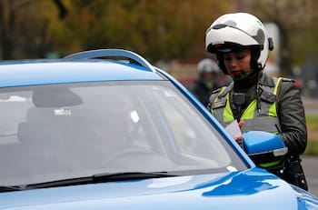 Si manejas sin este importante elemento, puedes recibir una multa de hasta $102.972