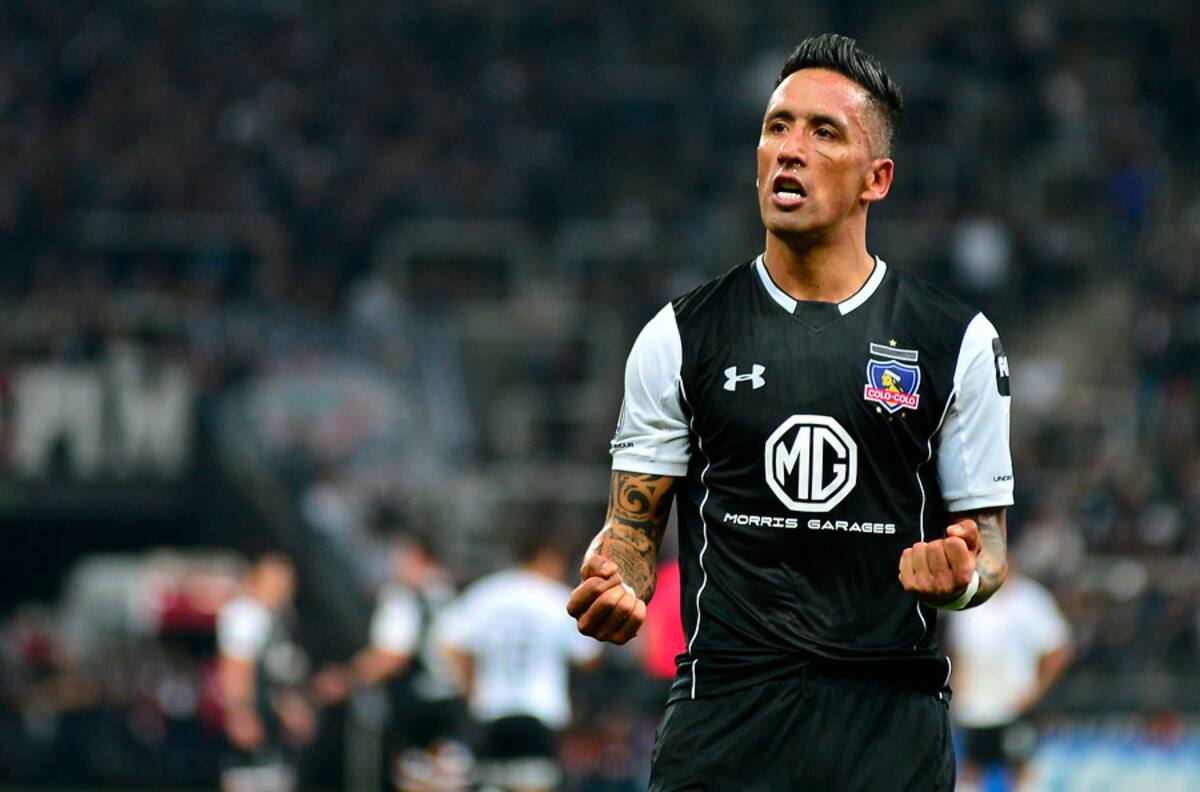 Gimnasia de Maradona oficializó a Lucas Barrios con recordado gol en Colo Colo