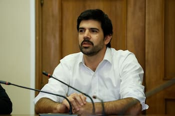 ¿Por qué PDI allanó la oficina del diputado Joaquín Lavín en el Congreso Nacional?