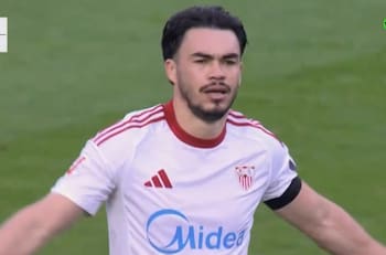 VIDEO | Este infantil penal de Gabriel Suazo casi condena al Sevilla: lo salvó el arquero